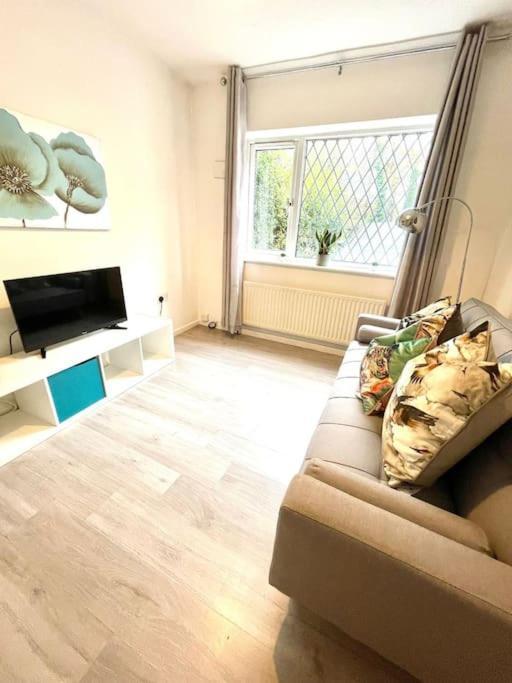 Serene And Cozy 1-Bedroom House With Parking CBG Eksteriør bilde